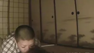 ফর্সা কেশিক এশিয়ান  ...